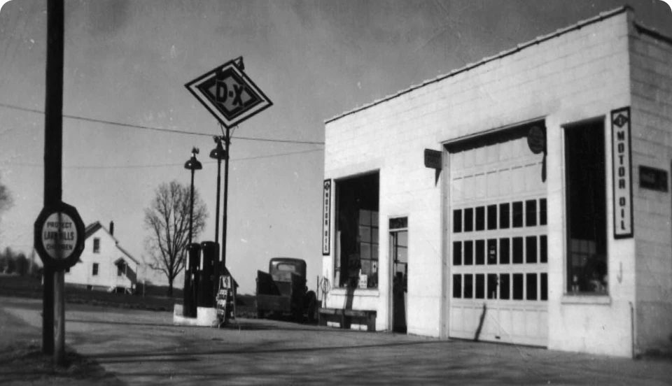 A photo of Topel's shop front in 1948